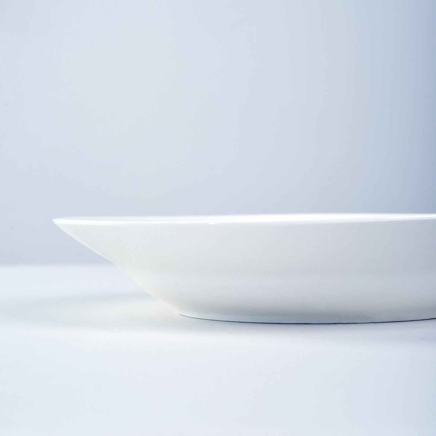 Shazory white ceramic dinner plate edge profile detail