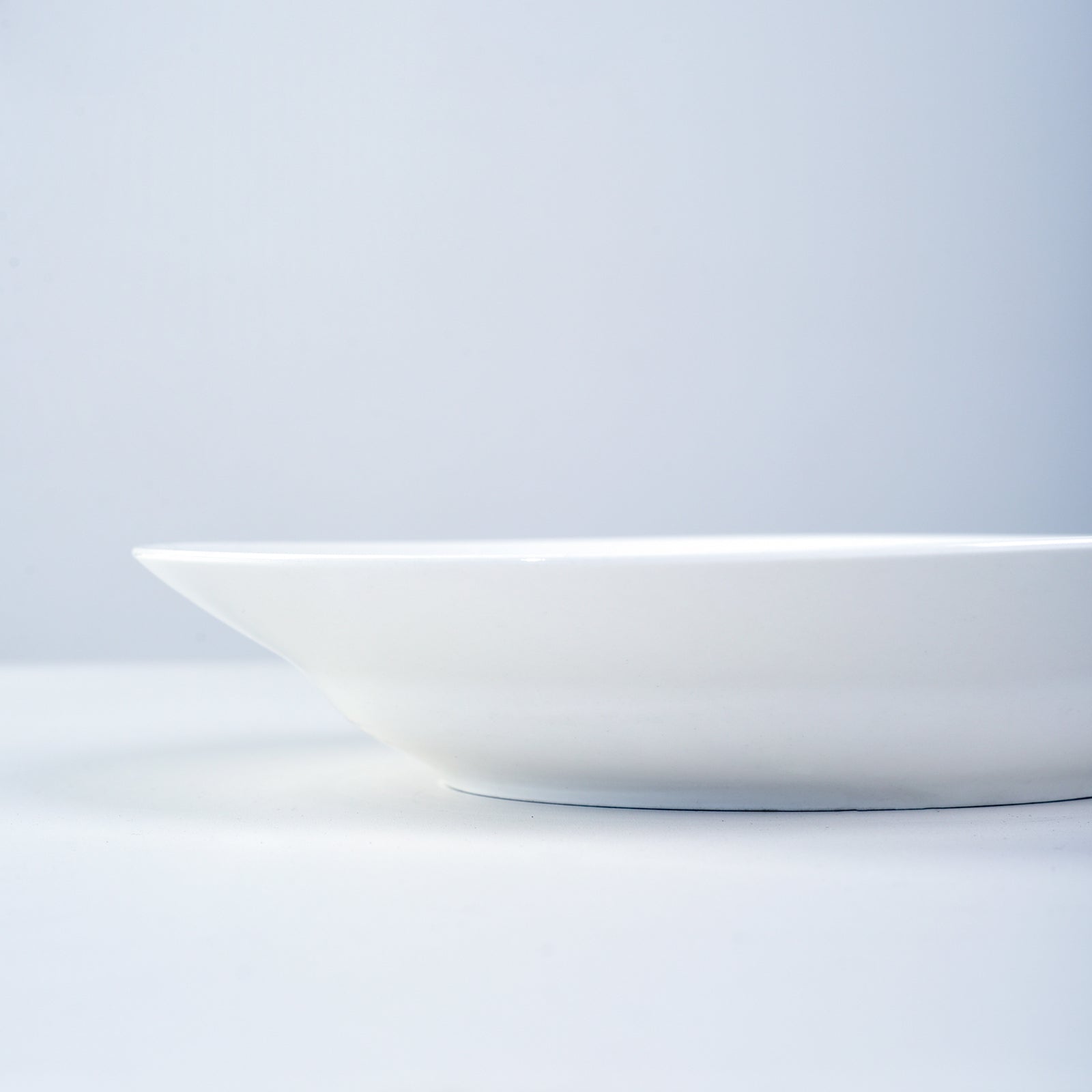 Shazory white ceramic dinner plate edge profile detail
